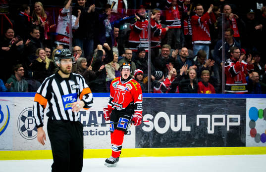 Örebros Joel Mustonen gör 2-1 och jublar
