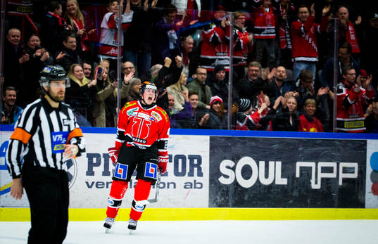 Örebros Joel Mustonen gör 2-1 och jublar