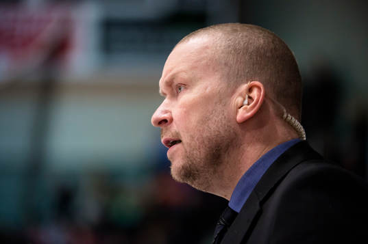 Luleås assisterande tränare Stefan Nilsson deppar