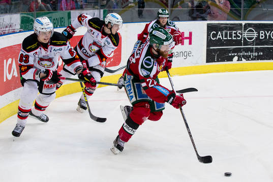 Frölundas Robin Figren före Malmö Redhawks Fredrik