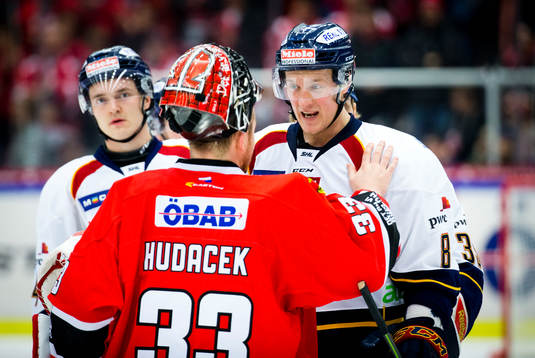 Örebros målvakt Julius Hudacek och Djurgårdens Mikko
