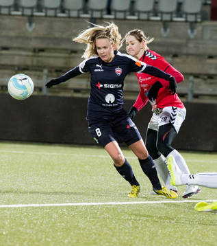Rosengård  Lina Salmi och Kristianstads Mia Carlsson