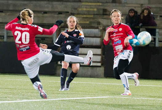 Rosengård  Lieke Martens och Kristianstads Mia Carlsson