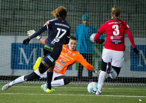 Rosengård  Gaëlle Enganamouit och Kristianstads målvakt