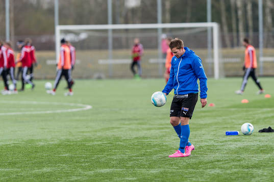 Halmstads Fredrik Olsson före fotbollsmatchen i Svenska