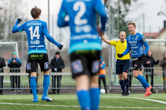 Halmstads Alexander Ruud Tveter jublar