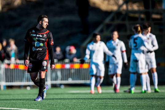 Häcken har gjort  0-2 och Trollhättans Agon Beqiri  deppar