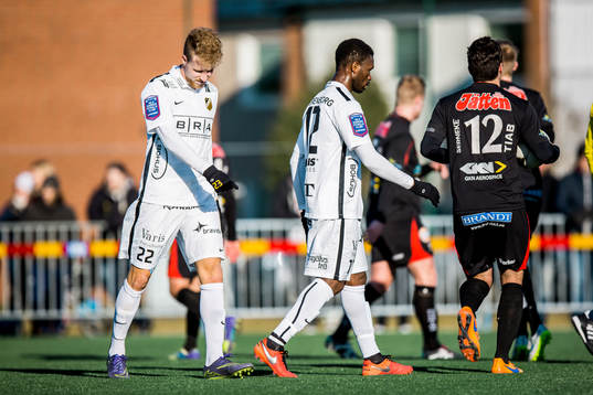 Trollhättans Robert Bagger har reducerat till 1-2 och