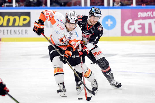 Karlskronas Alexander Viklund och Malmö Redhawks Nicklas