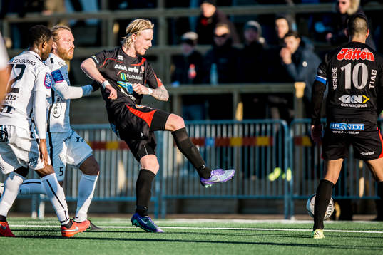 Trollhättans Fredrik Sundström reducerar till 2-4