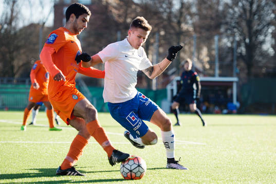 Norrköpings Arnor Ingvi Traustason och Athletics Othman El