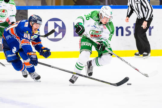 Rögles Filip Karlsson jagas av Växjös Erik Josefsson