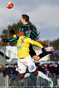 Falkenbergs Hakeem Araba och Varbergs Peter Nyström