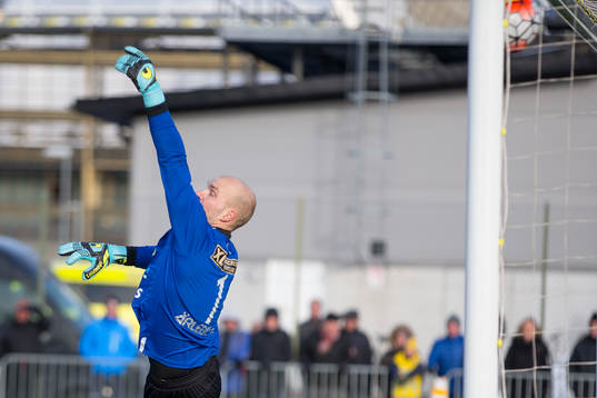 Varbergs Målvakt Peter Dahlberg släpper in mål vid