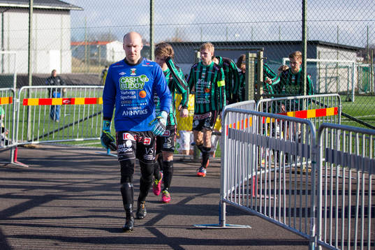 Varbergs Målvakt Peter Dahlberg och resten av spelarna på