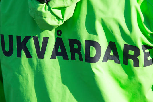 Texten sjukvårdare på en jacka