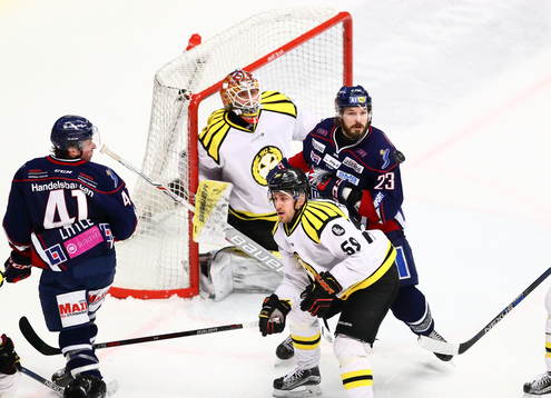 Brynäs Sebastian Enterfeldt och Linköpings Niklas Persson