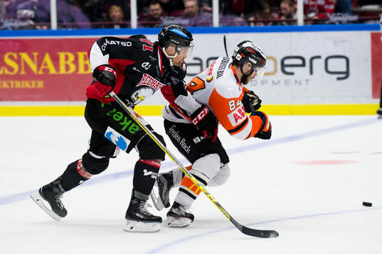 Malmö Redhawks Mathias Tjärnqvist jagar Karlskronas Jimmy