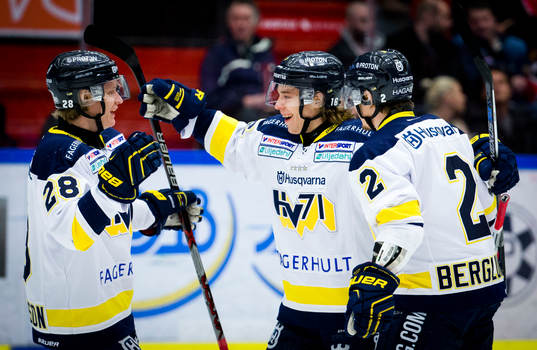 s Filip Sandberg gör 0-1 och jublar med Kristofer Berglund