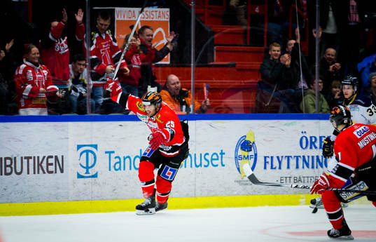 Örebros Martin Johansson gör 4-2 och jublar