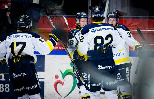 s Niklas Hansson gör 2-2 och jublar