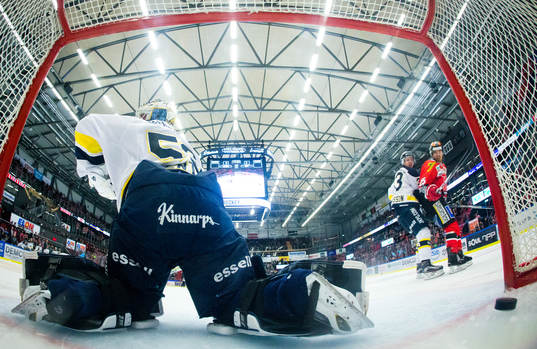Örebros Martin Johansson gör 4-2 och jublar