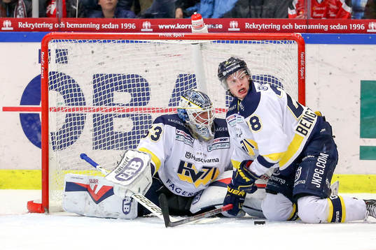 s målvakt Fredrik Pettersson-Wentzel och Jere Karalahti