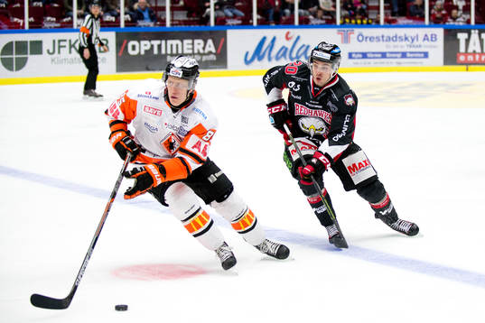 Malmö Redhawks Henrik Hetta jagar Karlskronas Toni