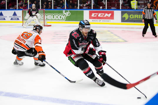 Malmö Redhawks Jeremias Augustin lurar Karlskronas Julien
