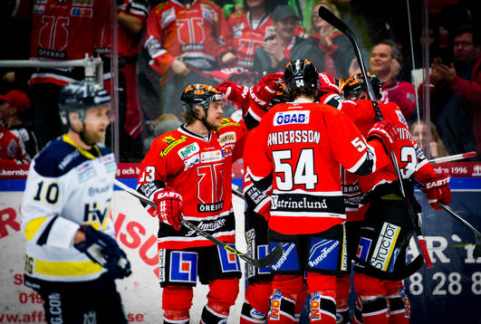 Örebros Daniel Viksten gör 5-2 och jublar med Peter