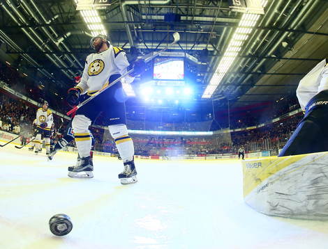 Mål 5-2 förbi Brynäs målvakt Felix Sandström