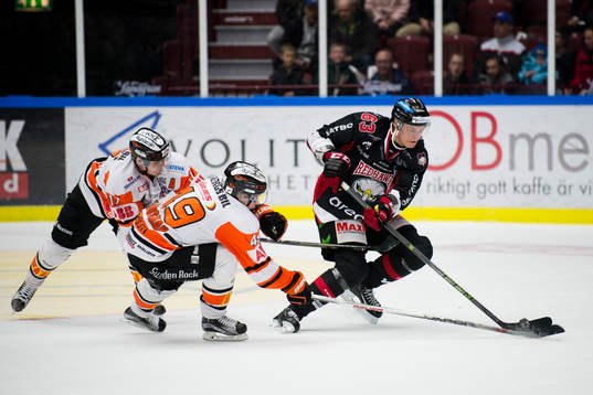 Malmö Redhawks Fredrik Händemark och Karlskronas Joel