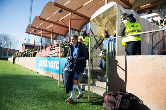 Norrköpings spelare kliver in på planen