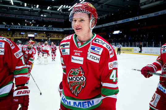Modos Carl Grundström jublar