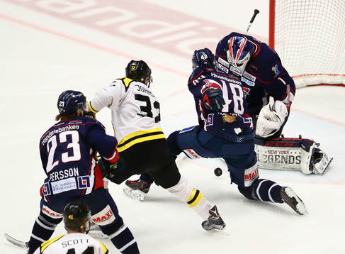 Målchans för Brynäs Nick Johnson
