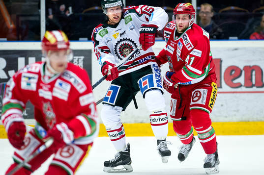 Frölundas Joey Crabb och Modos Oscar Hedman