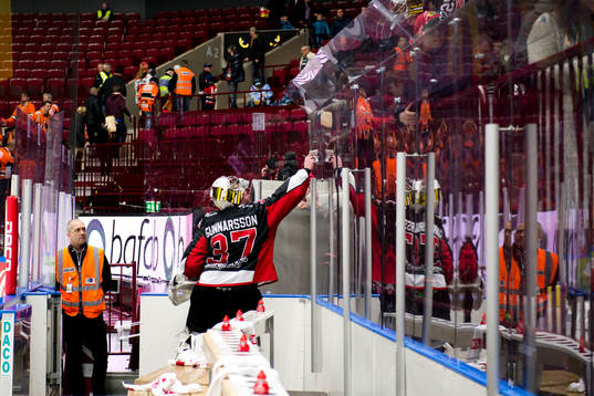 Malmö Redhawks målvakt Jonas Gunnarsson skriva på