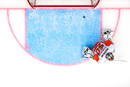 Karlskronas målvakt Johan Holmqvist släpper in 1-0 målet