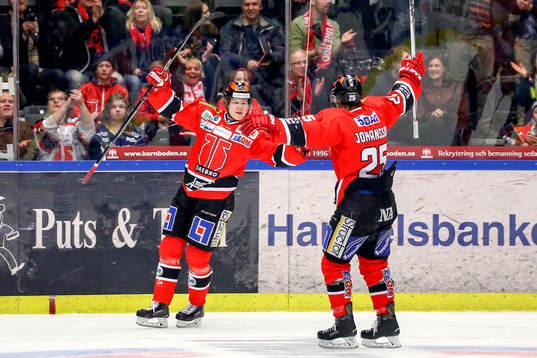 Örebros Daniel Viksten och Martin Johansson jublar