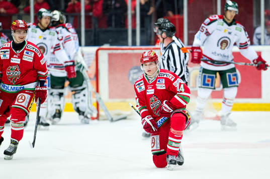 Modos Carl Grundström jublar