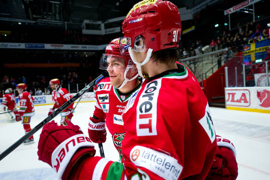 Modos Per-Åge Skröder jublar