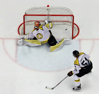 Mål 5-2 förbi Brynäs målvakt Felix Sandström