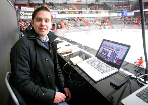 Örebro Hockeys skribent Filip Berglund i arbete