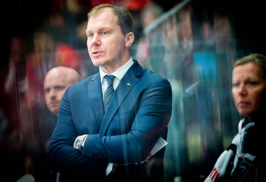 s tränare Johan Lindbom
