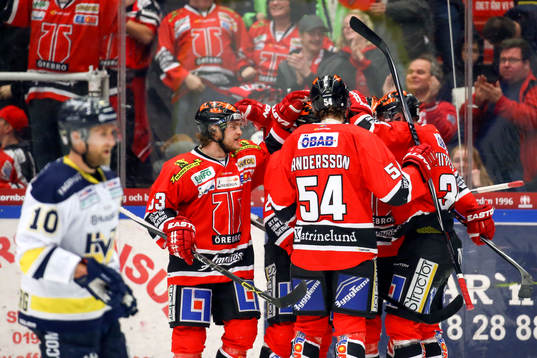 Örebros Daniel Viksten jublar