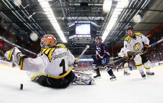 Mål 5-2 av Linköpings Nick Sörensen förbi Brynäs