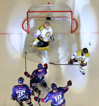 Mål 5-2 av Linköpings Nick Sörensen förbi Brynäs