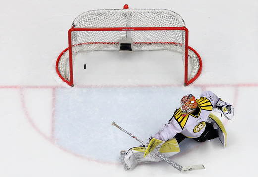 Mål 6-3 förbi Brynäs målvakt Felix Sandström
