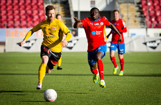 Forwards Kristoffer Näfver och Helsingborgs Lalawélé
