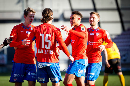 Helsingborgs Linus Hallenius gör 0-1 och jublar med Anton